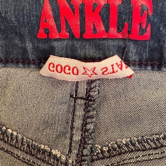 GOGO STAR Ankle Crop Jeans Cuffed. Size 5 - Picture 4 of 5